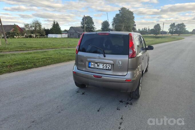 Nissan Note E11 Hatchback