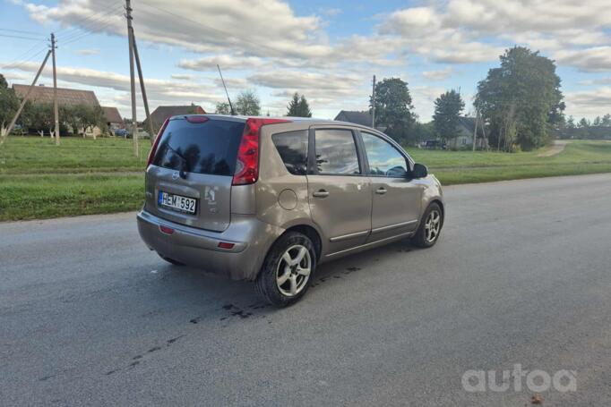 Nissan Note E11 Hatchback