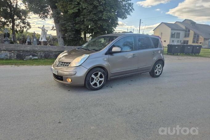 Nissan Note E11 Hatchback