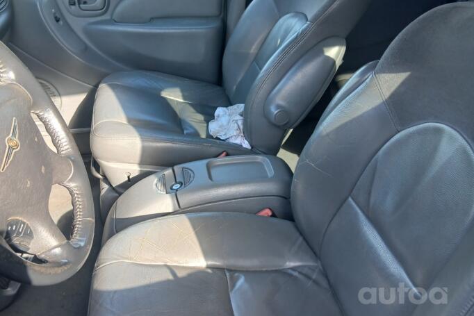 Chrysler Voyager 4 generation [restyling] Minivan