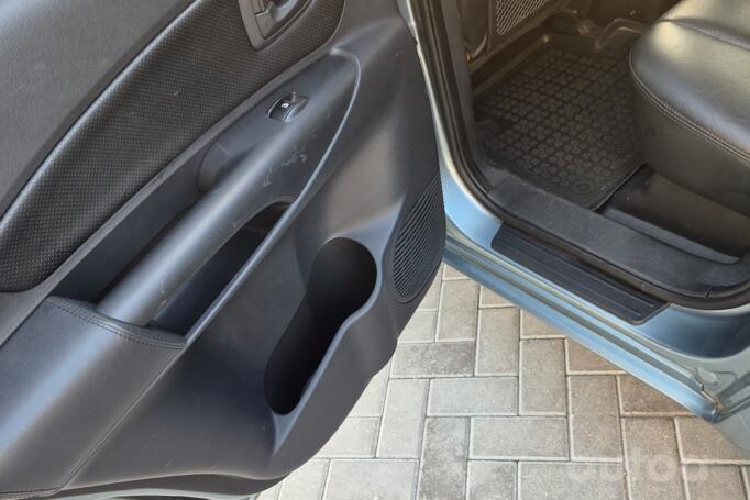Hyundai Tucson 1 generation Crossover