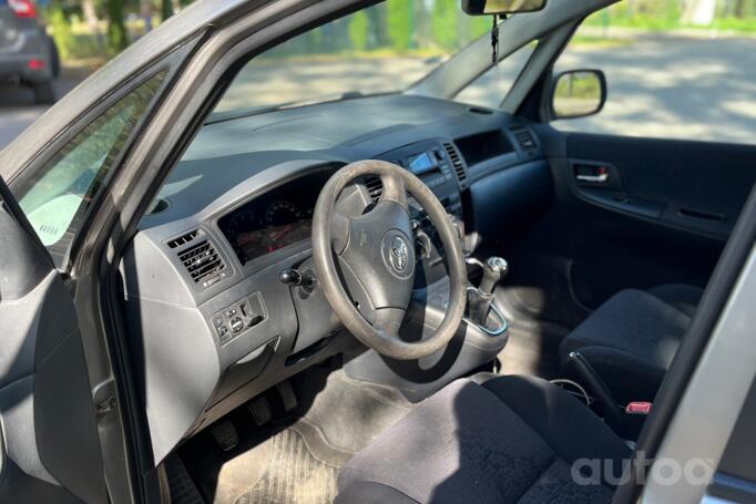 Toyota Corolla Verso 1 generation Minivan