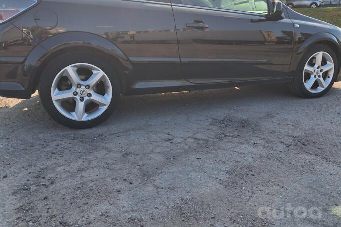 Opel Astra H Hatchback
