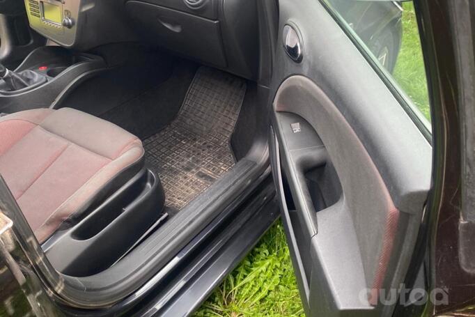 SEAT Leon 2 generation Hatchback 5-doors