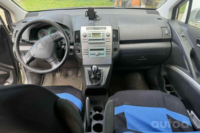 Toyota Corolla Verso 1 generation Minivan