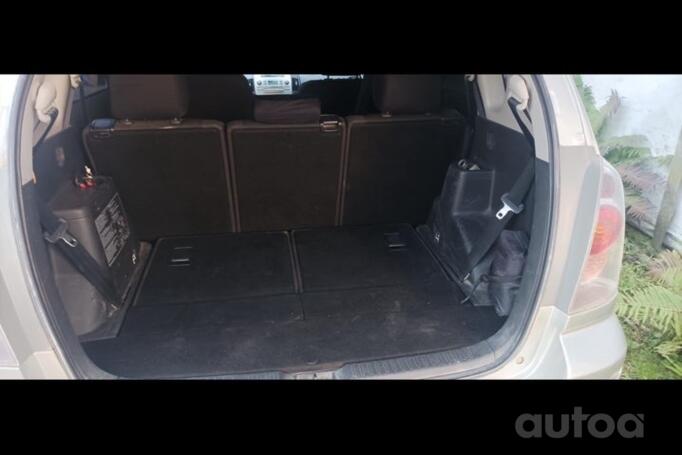 Toyota Corolla Verso 1 generation Minivan