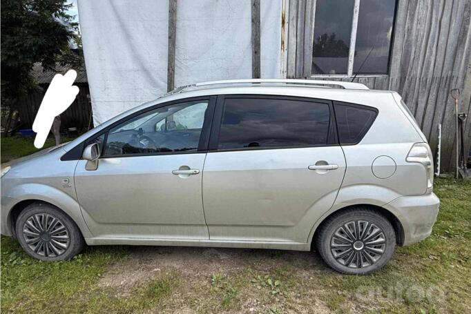 Toyota Corolla Verso 1 generation Minivan