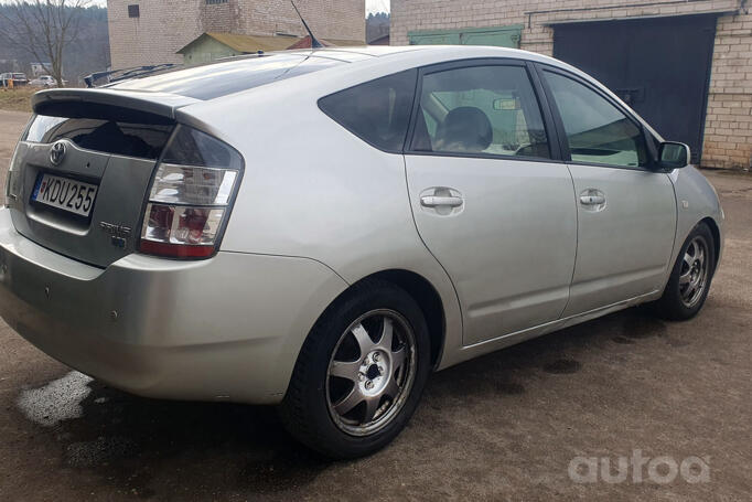 Toyota Prius XW20 [restyling]