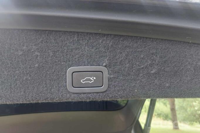 Volvo XC60 1 generation [restyling] Crossover