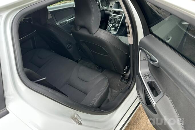 Volvo V60 1 generation [restyling] wagon 5-doors