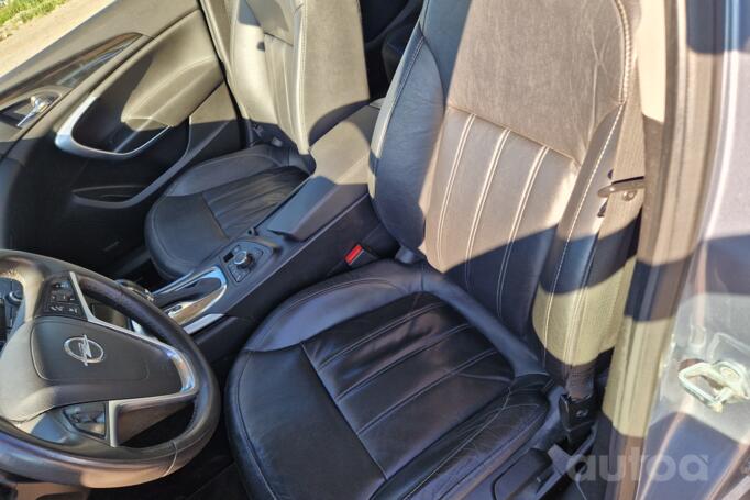 Opel Insignia A Sports Tourer wagon 5-doors