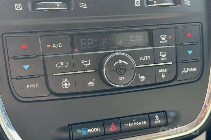 Chrysler Town & Country 5 generation [restyling]