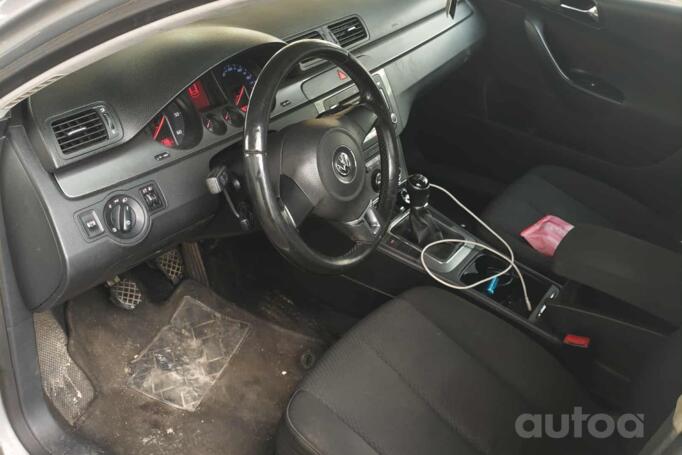 Volkswagen Passat B6 wagon 5-doors
