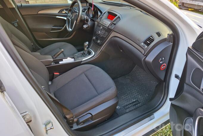 Opel Insignia A Sports Tourer OPC wagon 5-doors