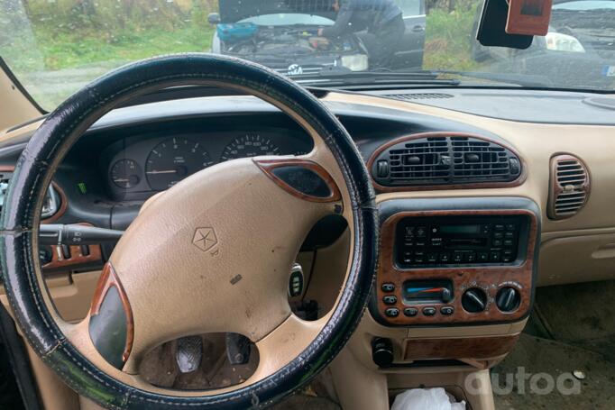 Chrysler Voyager 3 generation Grand minivan 5-doors