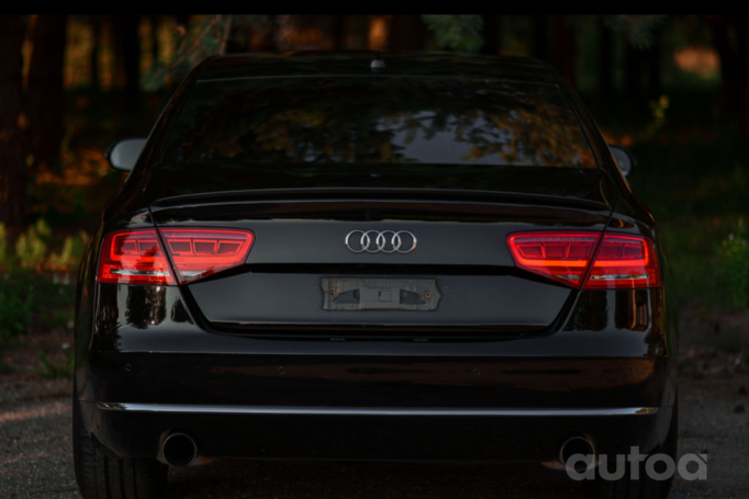 Audi A8 D4/4H Sedan