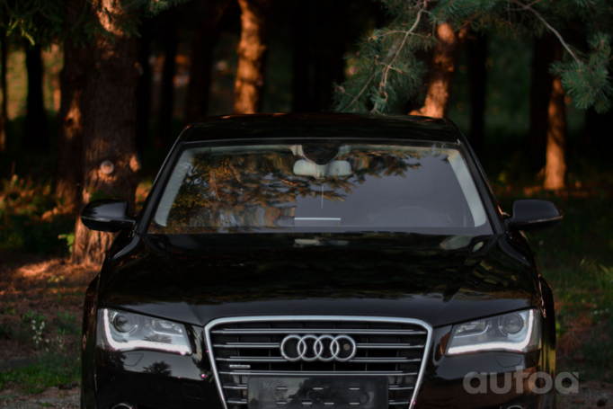 Audi A8 D4/4H Sedan