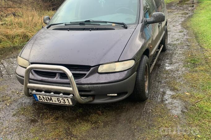 Chrysler Voyager 3 generation Grand minivan 5-doors