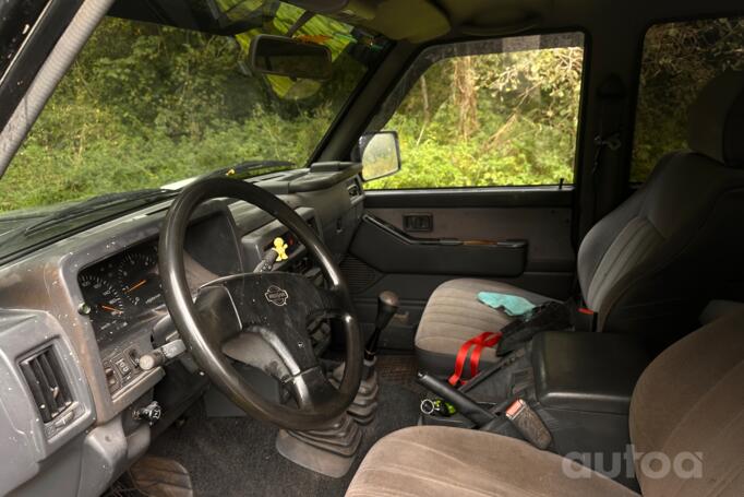 Nissan Patrol Y60 SUV 5-doors
