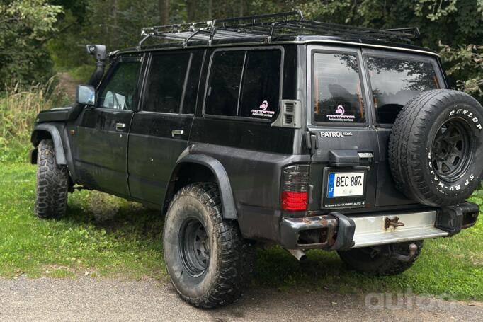Nissan Patrol Y60 SUV 5-doors