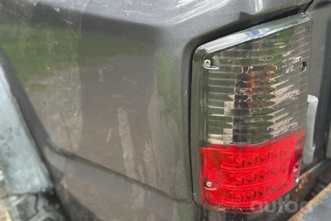 Nissan Patrol Y60 SUV 5-doors