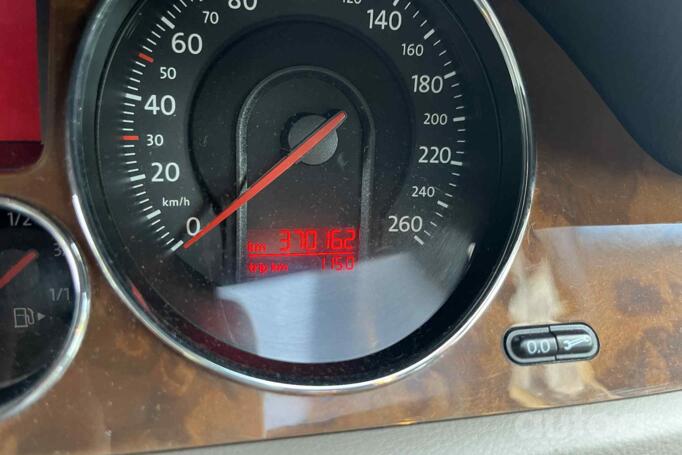 Volkswagen Passat B6 Sedan 4-doors