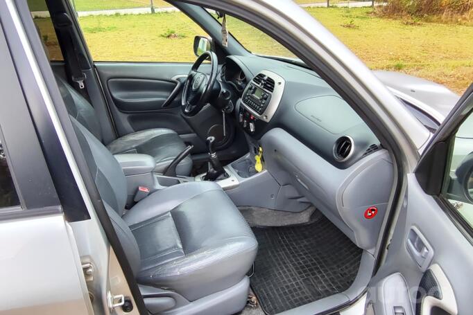 Toyota RAV 4 2 generation (XA20)