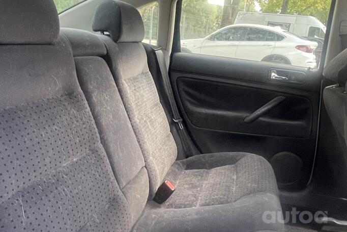 Volkswagen Passat B5 Sedan 4-doors