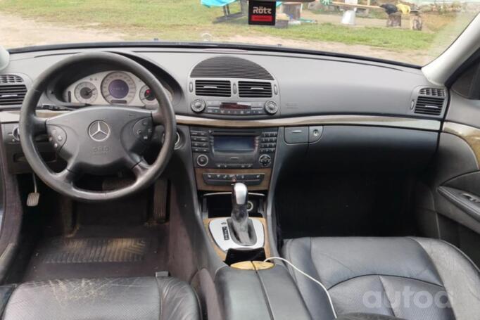 Mercedes-Benz E-Class W211 Sedan