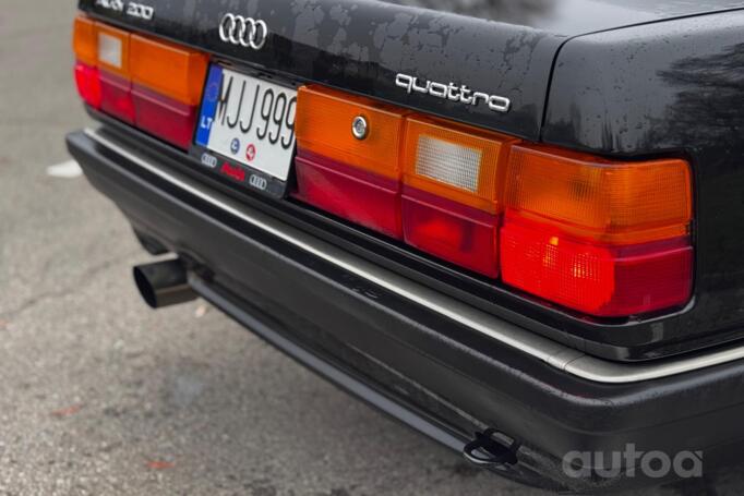 Audi 200 C3 [restyling]