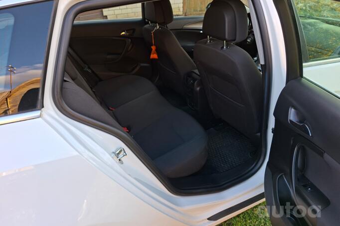Opel Insignia A Sports Tourer OPC wagon 5-doors