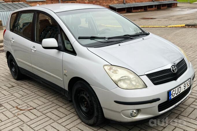 Toyota Corolla Verso 1 generation Minivan