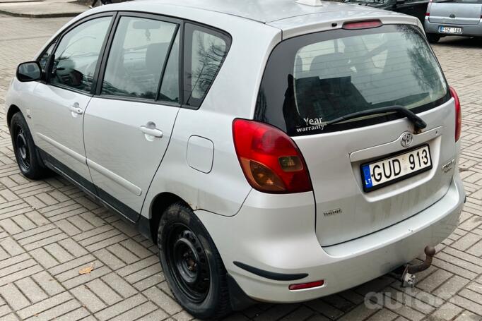 Toyota Corolla Verso 1 generation Minivan