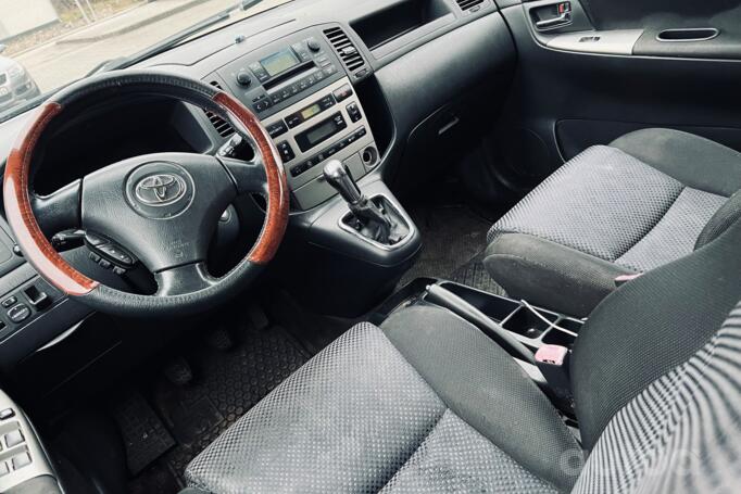 Toyota Corolla Verso 1 generation Minivan