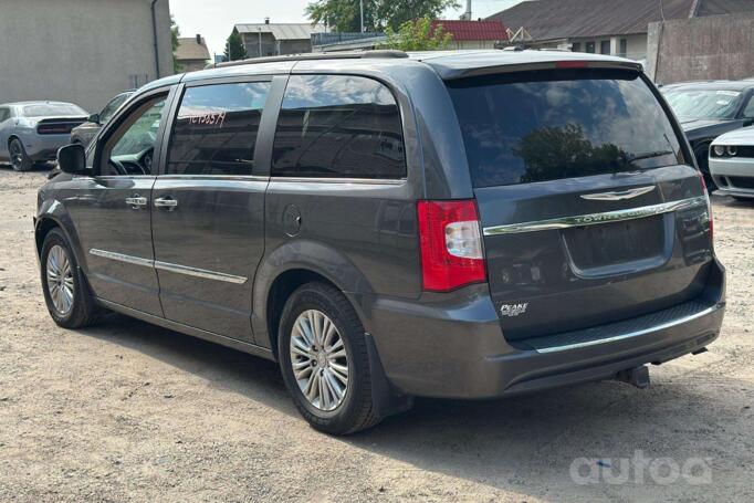 Chrysler Town & Country 5 generation [restyling]