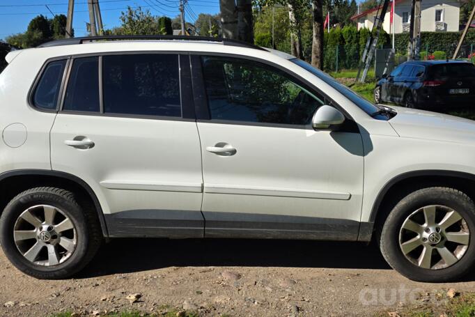 Volkswagen Tiguan 1 generation Crossover