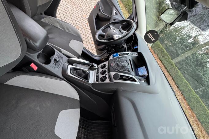 Ford Focus 3 generation wagon 5-doors