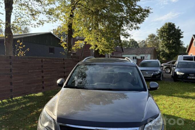 Volkswagen Tiguan 1 generation Crossover
