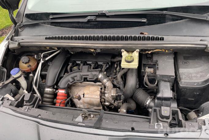 Peugeot 5008 1 generation Minivan