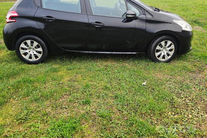 Peugeot 208 1 generation Hatchback 5-doors