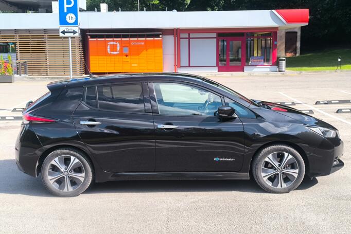 Nissan Leaf 2 generation Hatchback