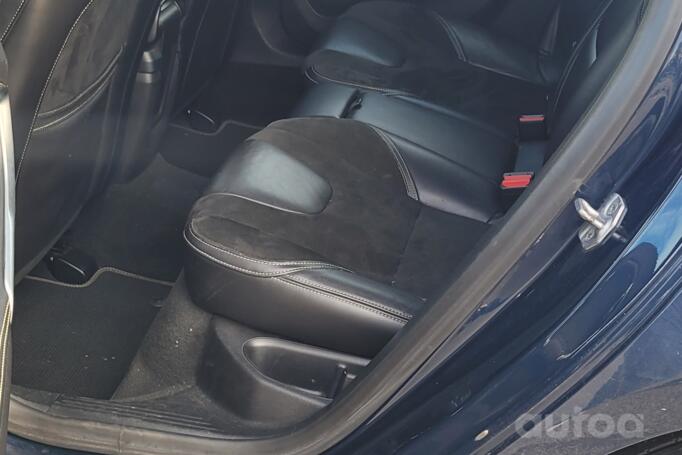 Volvo V40 2 generation Hatchback 5-doors