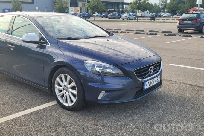 Volvo V40 2 generation Hatchback 5-doors