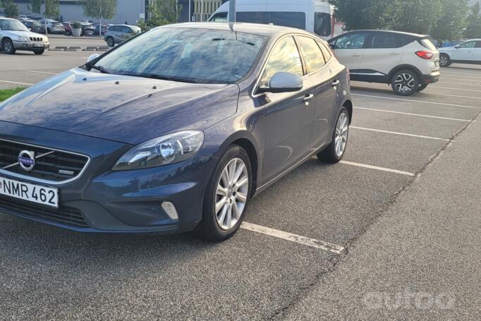 Volvo V40 2 generation Hatchback 5-doors