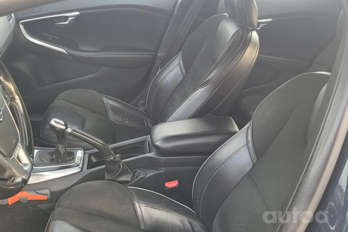 Volvo V40 2 generation Hatchback 5-doors