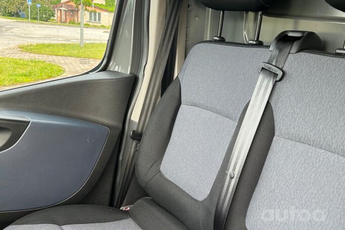 Opel Vivaro B Minivan Long