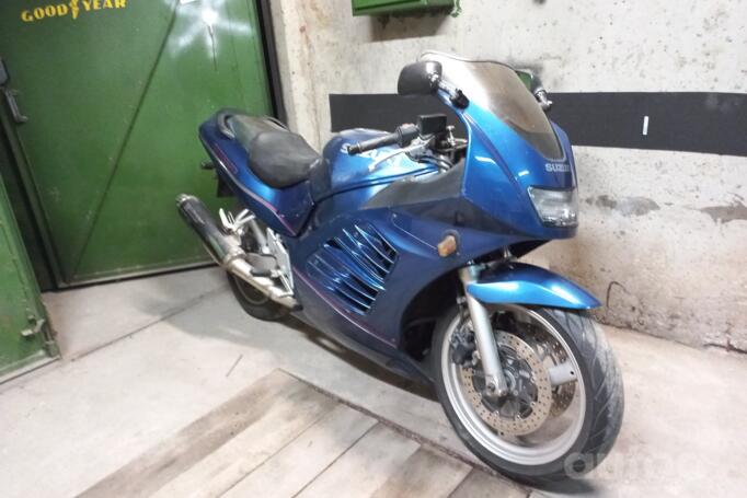 Suzuki RF