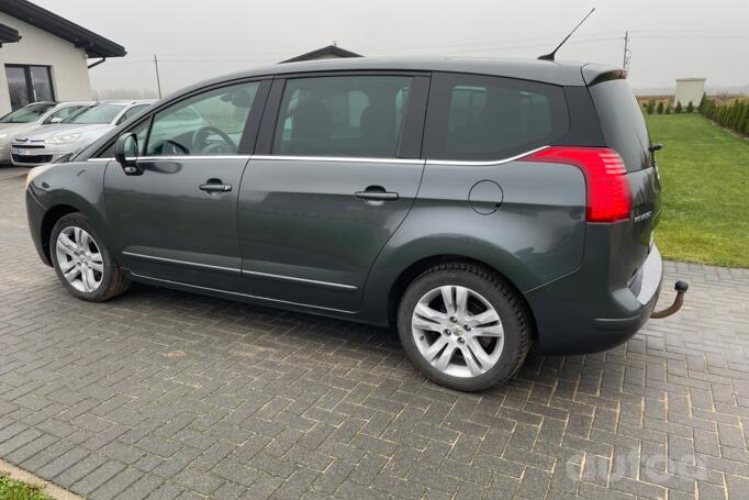 Peugeot 5008 1 generation Minivan