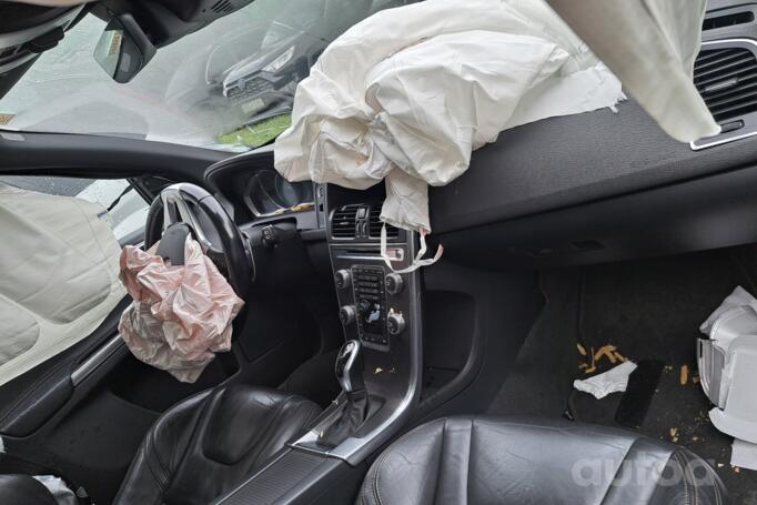 Volvo XC60 1 generation [restyling] Crossover