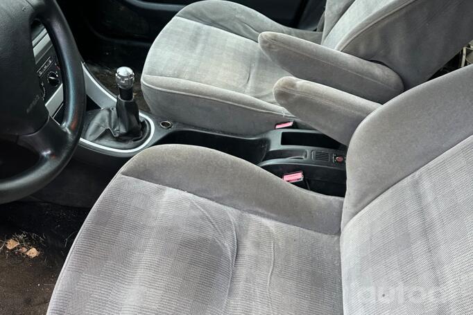 Peugeot 307 1 generation [restyling] Hatchback 5-doors